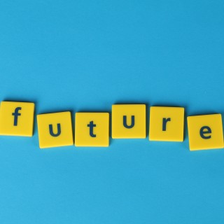 "Future" eng. für Zukuft, geschrieben auf Scrabble-Steinen